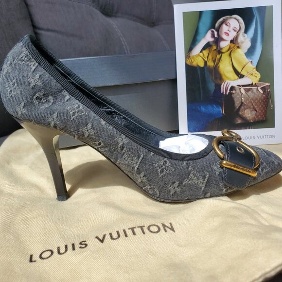 LOUIS VUITTON Monogram Canvas/Leather Heels - Picture 2 of 10